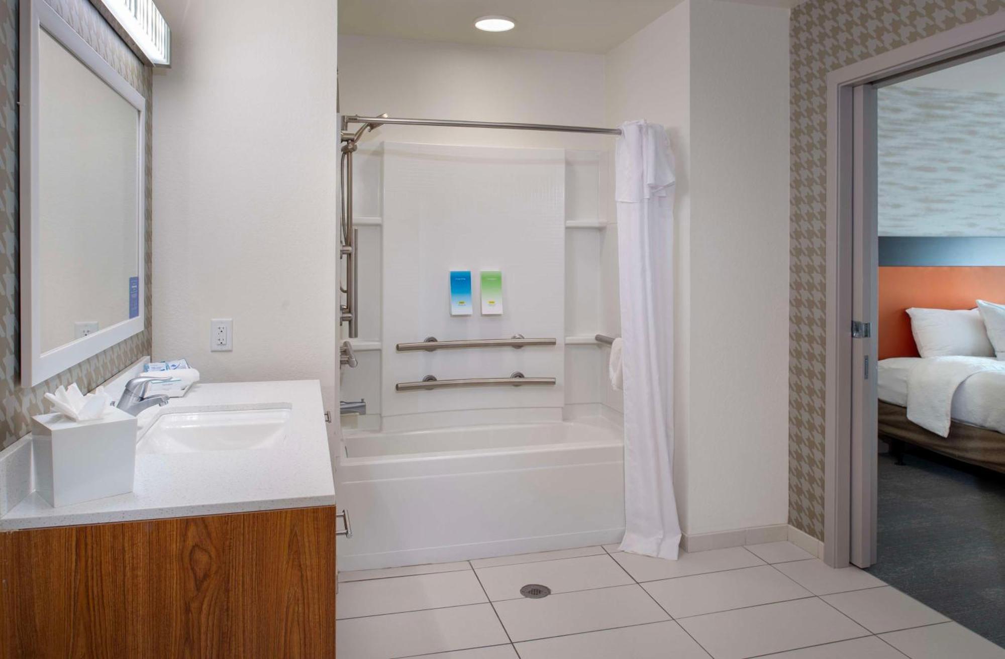 Home2 St. Louis / Forest Park Hotel 3*